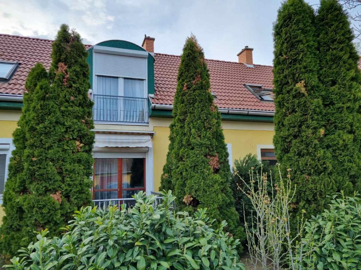 Koerteszirom Apartman Eger Exterior photo