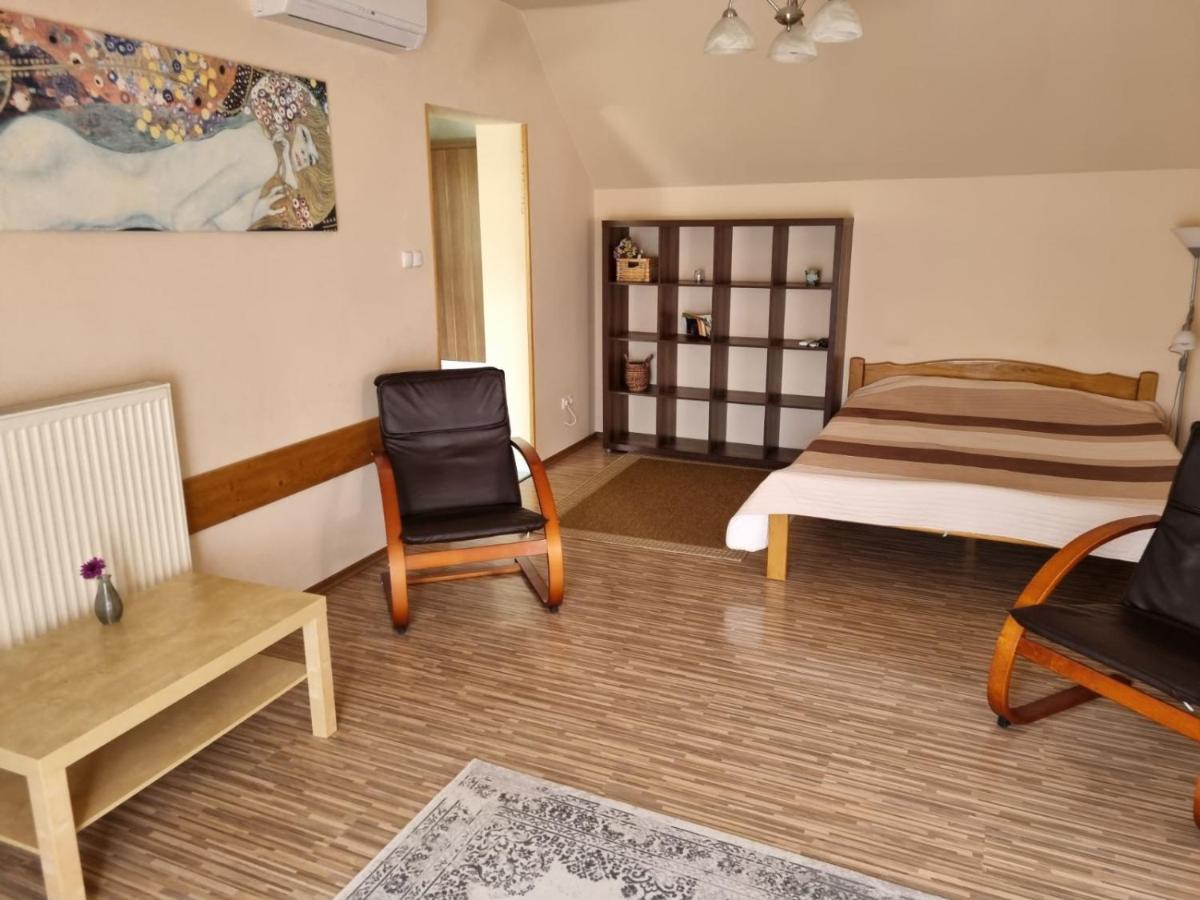 Koerteszirom Apartman Eger Exterior photo